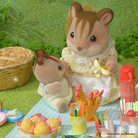 Calico Critters Hazelnut Chipmunk Family New in Box - Picture 5 of 12